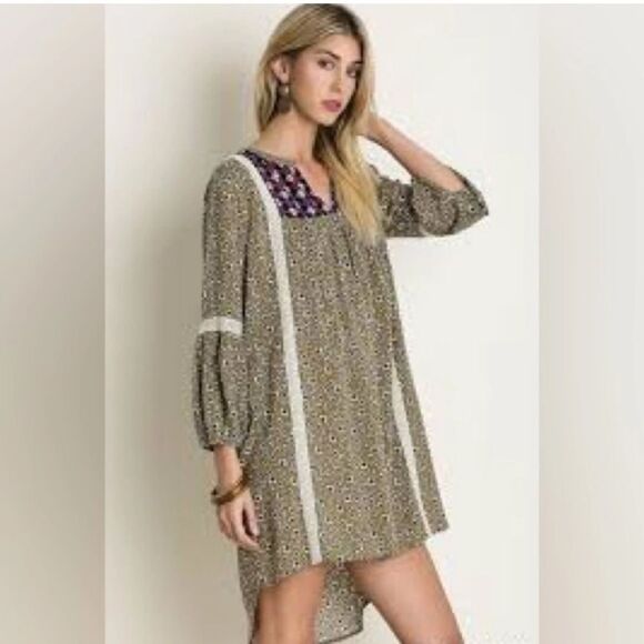 Umgee Dresses & Skirts - Umgee Dress Floral Print Pullover Size M